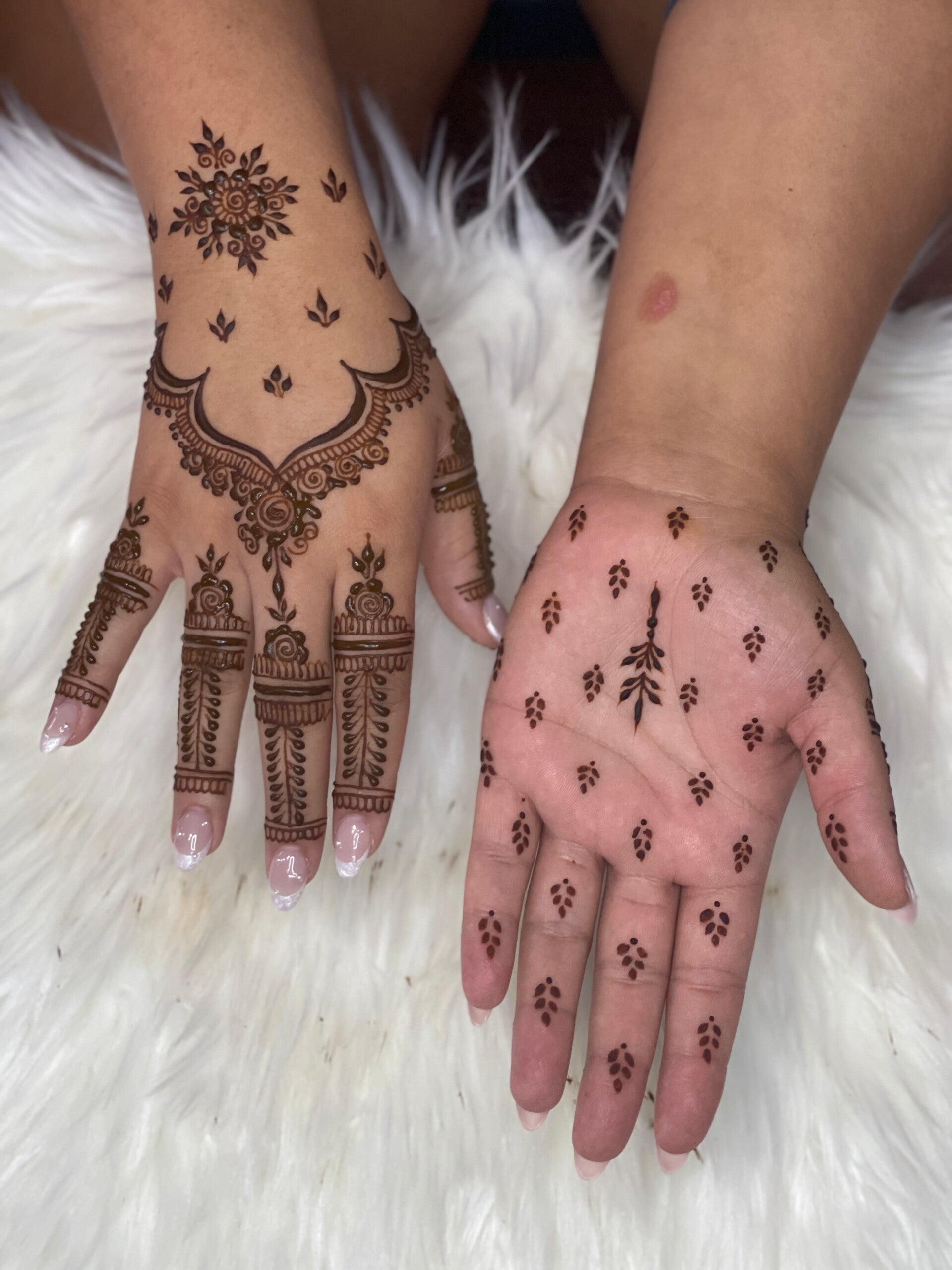 Intricate bridal henna by Rimple