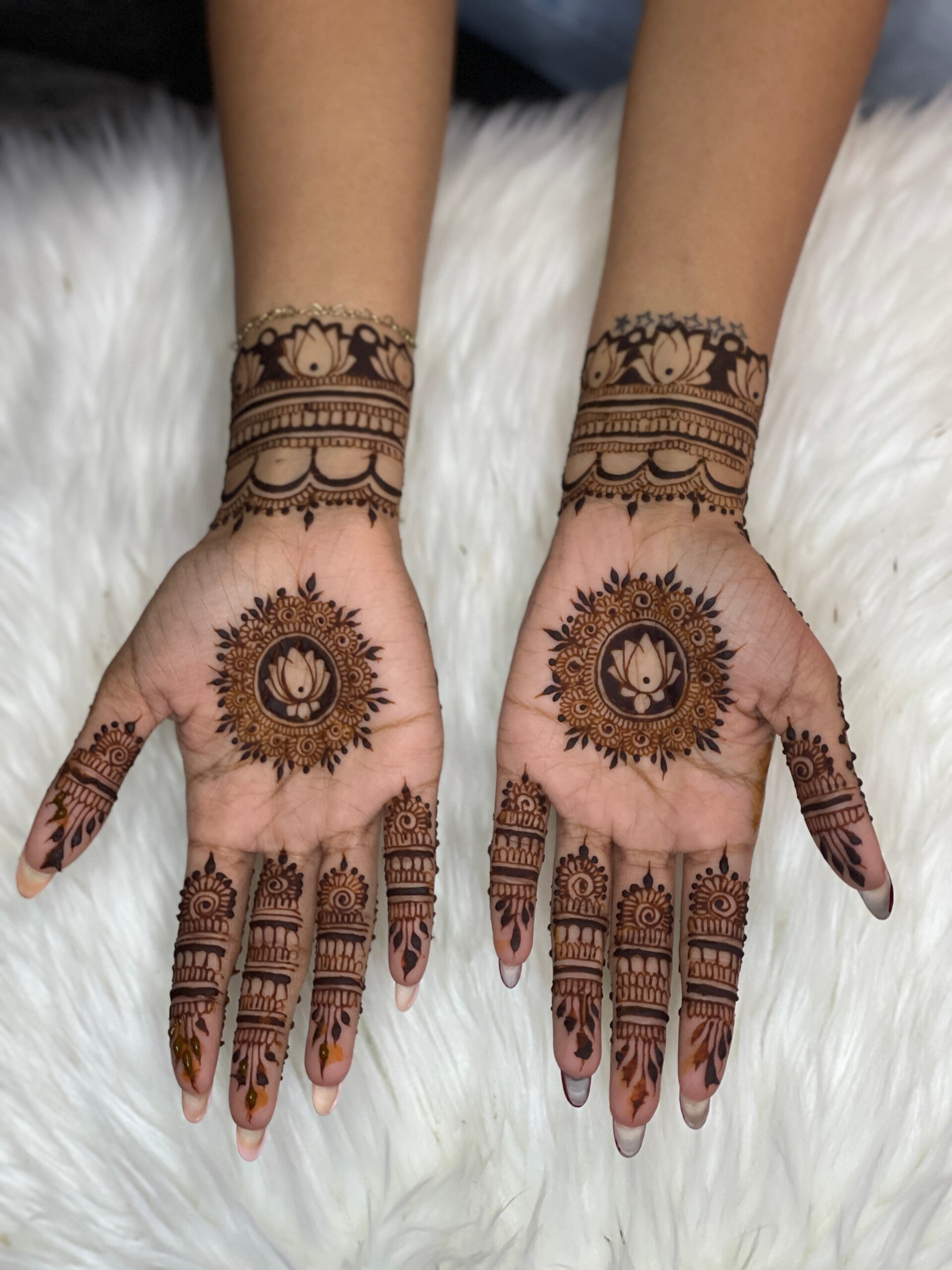 Henna design